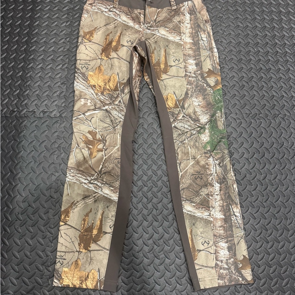 Women’s Under Armour Brown Camouflage Pants size 10